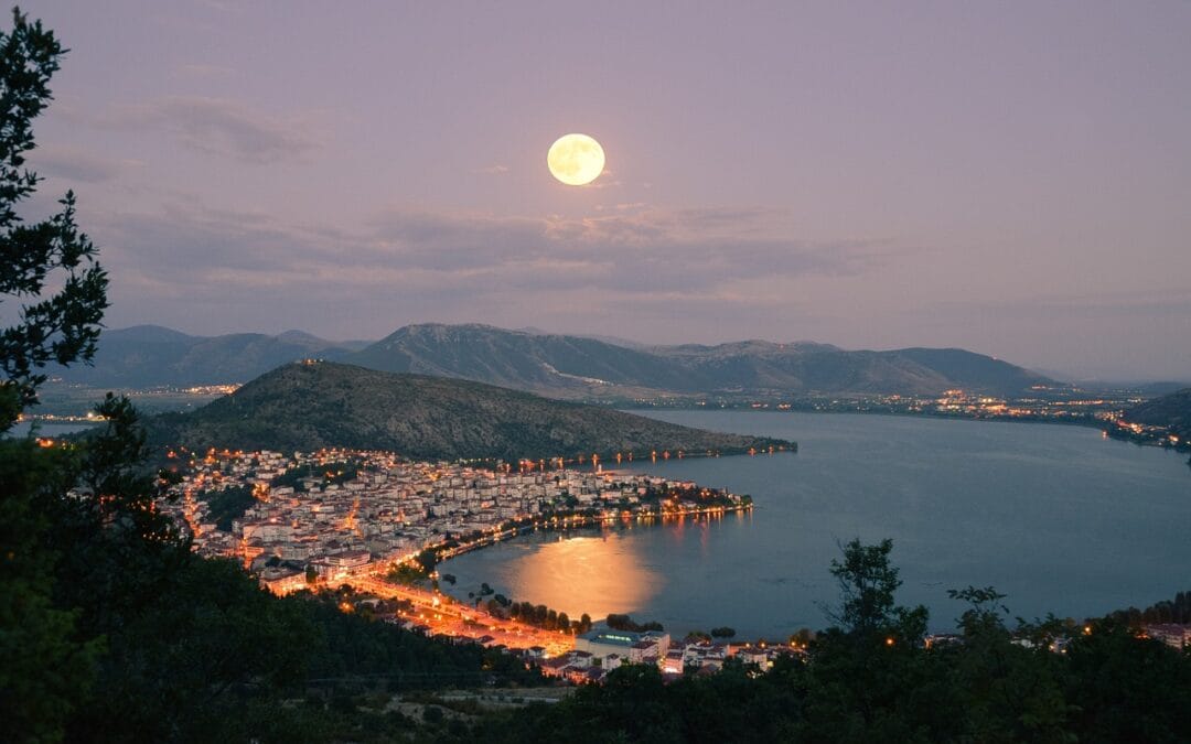 Athene by night: Avondactiviteiten in de stad