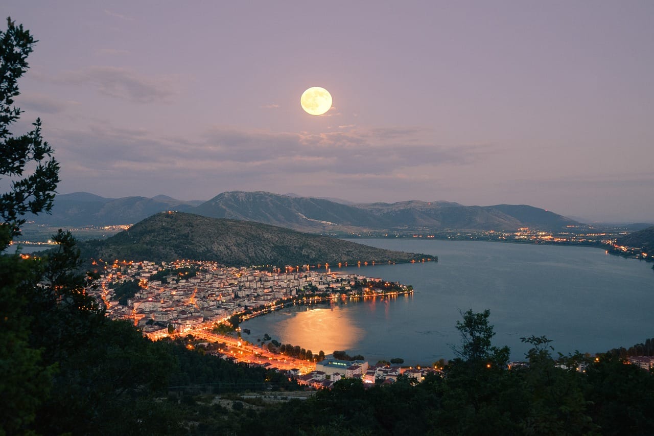 Athene by night: Avondactiviteiten in de stad